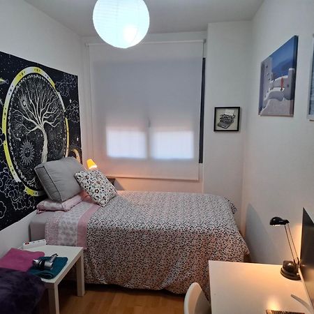 Habitaciones Individuales Wifi Tv Microondas Cerca Del Aeropuerto Madrid Habitacion Grande Wc Privado O Habitacion Pequena Wc Compartido Muy Tranquilas Bien Comunicadas Tren Metro Bus Facil Aparcamiento San Sebastián de los Reyes Dış mekan fotoğraf