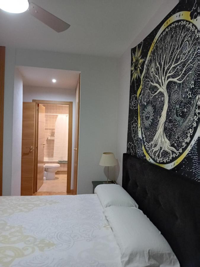 Habitaciones Individuales Wifi Tv Microondas Cerca Del Aeropuerto Madrid Habitacion Grande Wc Privado O Habitacion Pequena Wc Compartido Muy Tranquilas Bien Comunicadas Tren Metro Bus Facil Aparcamiento San Sebastián de los Reyes Dış mekan fotoğraf