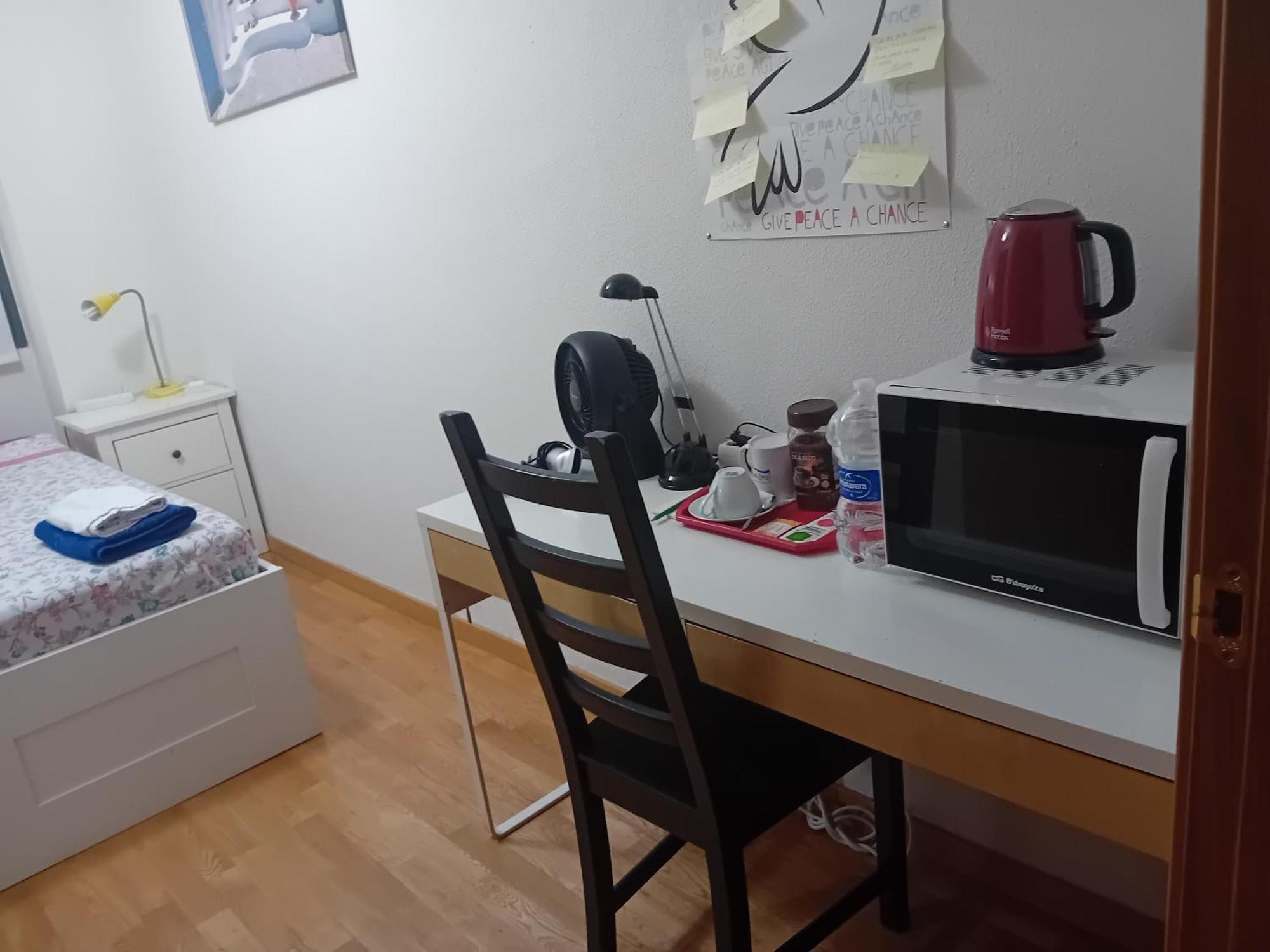 Habitaciones Individuales Wifi Tv Microondas Cerca Del Aeropuerto Madrid Habitacion Grande Wc Privado O Habitacion Pequena Wc Compartido Muy Tranquilas Bien Comunicadas Tren Metro Bus Facil Aparcamiento San Sebastián de los Reyes Dış mekan fotoğraf