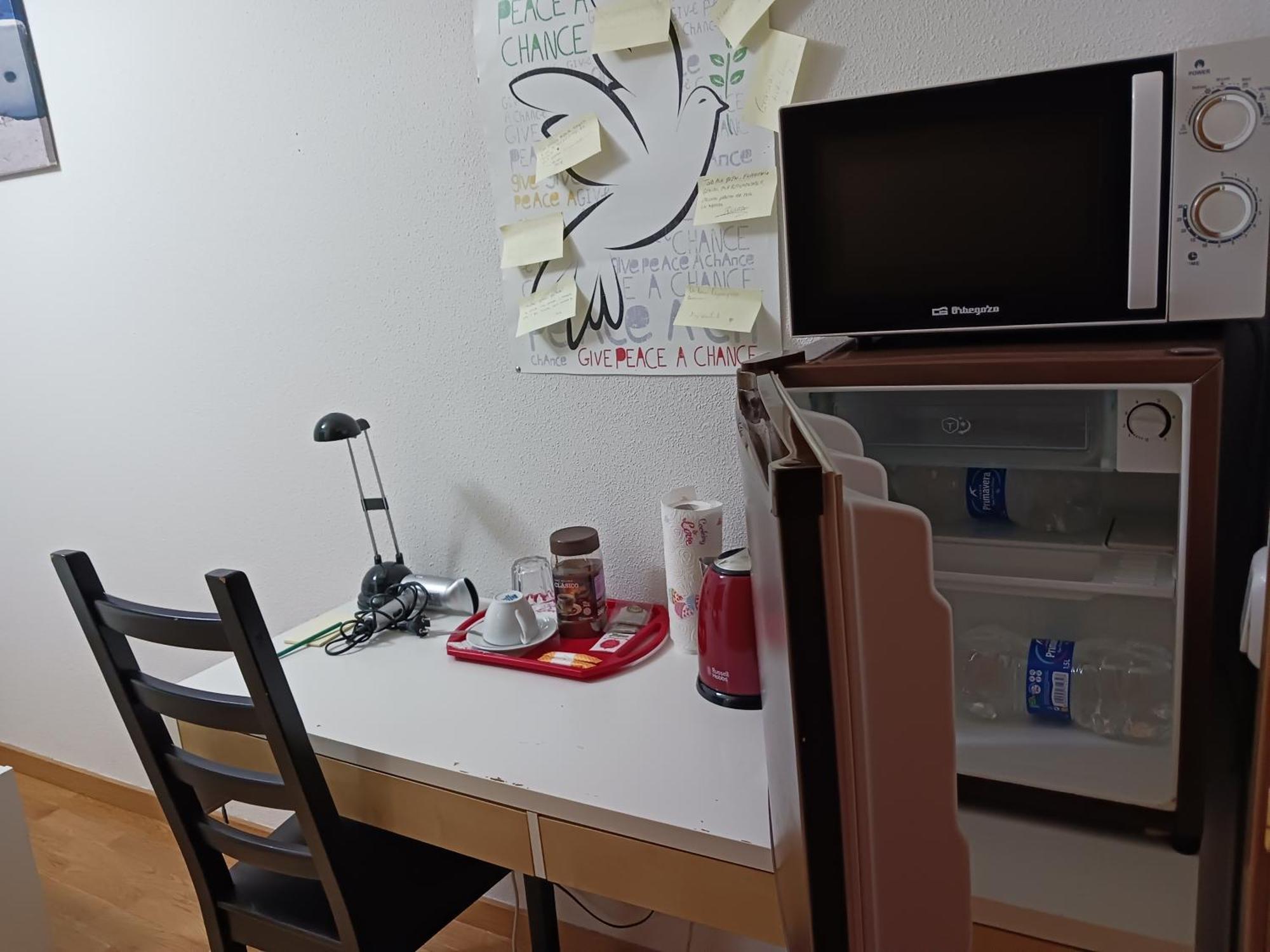 Habitaciones Individuales Wifi Tv Microondas Cerca Del Aeropuerto Madrid Habitacion Grande Wc Privado O Habitacion Pequena Wc Compartido Muy Tranquilas Bien Comunicadas Tren Metro Bus Facil Aparcamiento San Sebastián de los Reyes Dış mekan fotoğraf