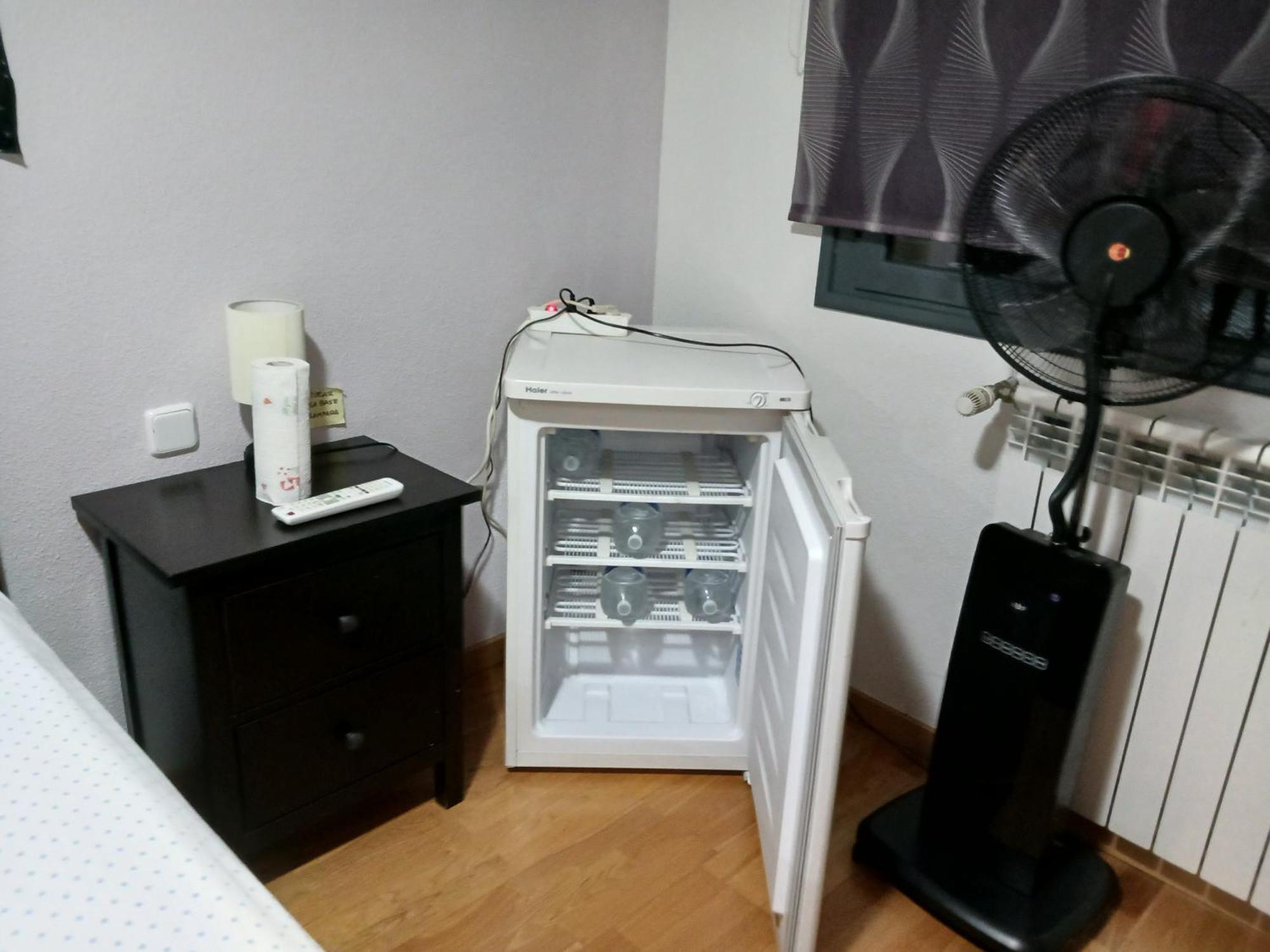 Habitaciones Individuales Wifi Tv Microondas Cerca Del Aeropuerto Madrid Habitacion Grande Wc Privado O Habitacion Pequena Wc Compartido Muy Tranquilas Bien Comunicadas Tren Metro Bus Facil Aparcamiento San Sebastián de los Reyes Dış mekan fotoğraf