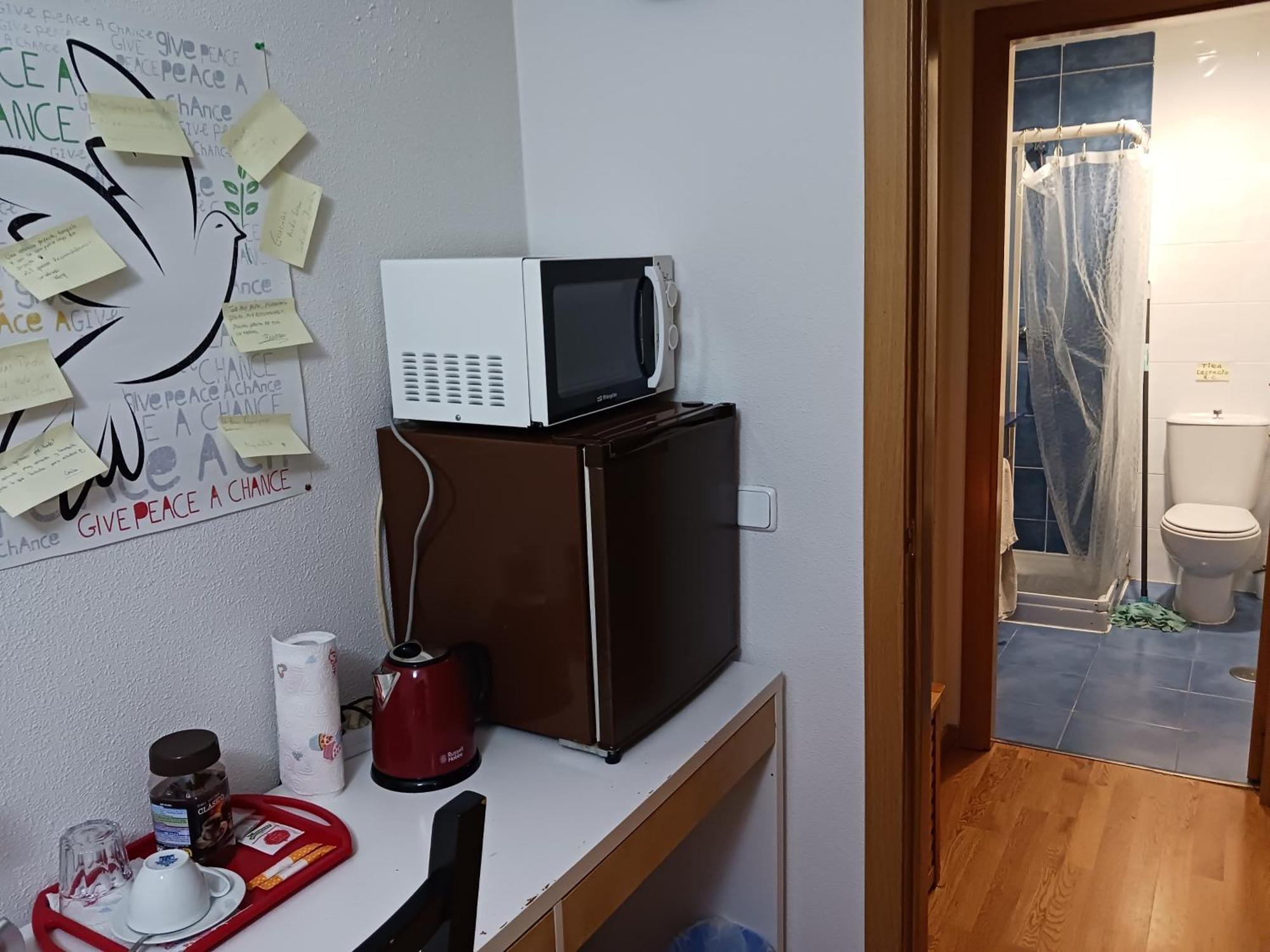 Habitaciones Individuales Wifi Tv Microondas Cerca Del Aeropuerto Madrid Habitacion Grande Wc Privado O Habitacion Pequena Wc Compartido Muy Tranquilas Bien Comunicadas Tren Metro Bus Facil Aparcamiento San Sebastián de los Reyes Dış mekan fotoğraf