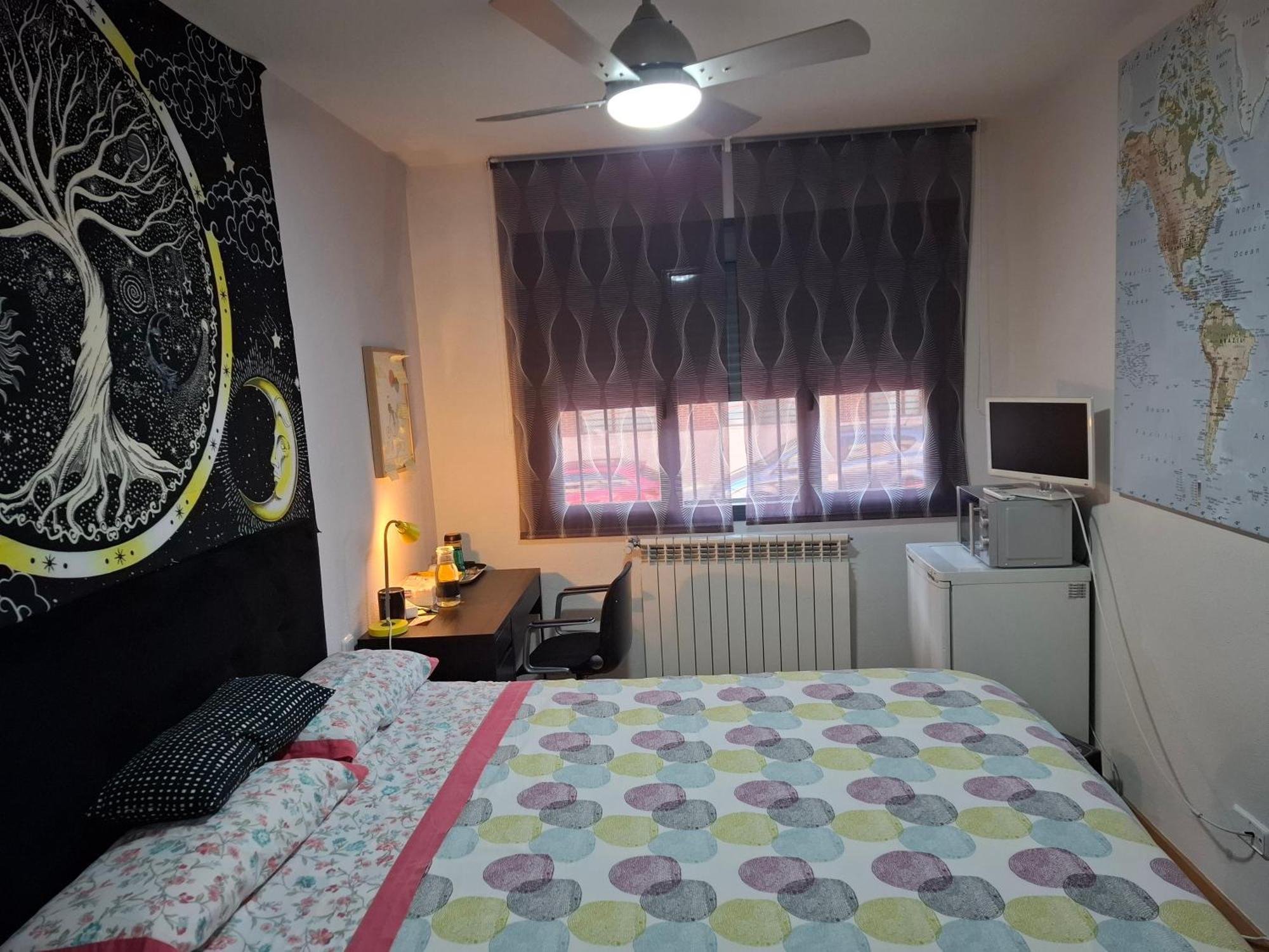 Habitaciones Individuales Wifi Tv Microondas Cerca Del Aeropuerto Madrid Habitacion Grande Wc Privado O Habitacion Pequena Wc Compartido Muy Tranquilas Bien Comunicadas Tren Metro Bus Facil Aparcamiento San Sebastián de los Reyes Dış mekan fotoğraf