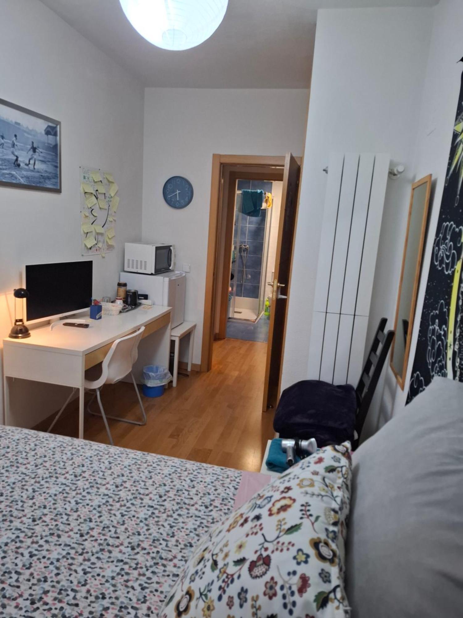 Habitaciones Individuales Wifi Tv Microondas Cerca Del Aeropuerto Madrid Habitacion Grande Wc Privado O Habitacion Pequena Wc Compartido Muy Tranquilas Bien Comunicadas Tren Metro Bus Facil Aparcamiento San Sebastián de los Reyes Dış mekan fotoğraf