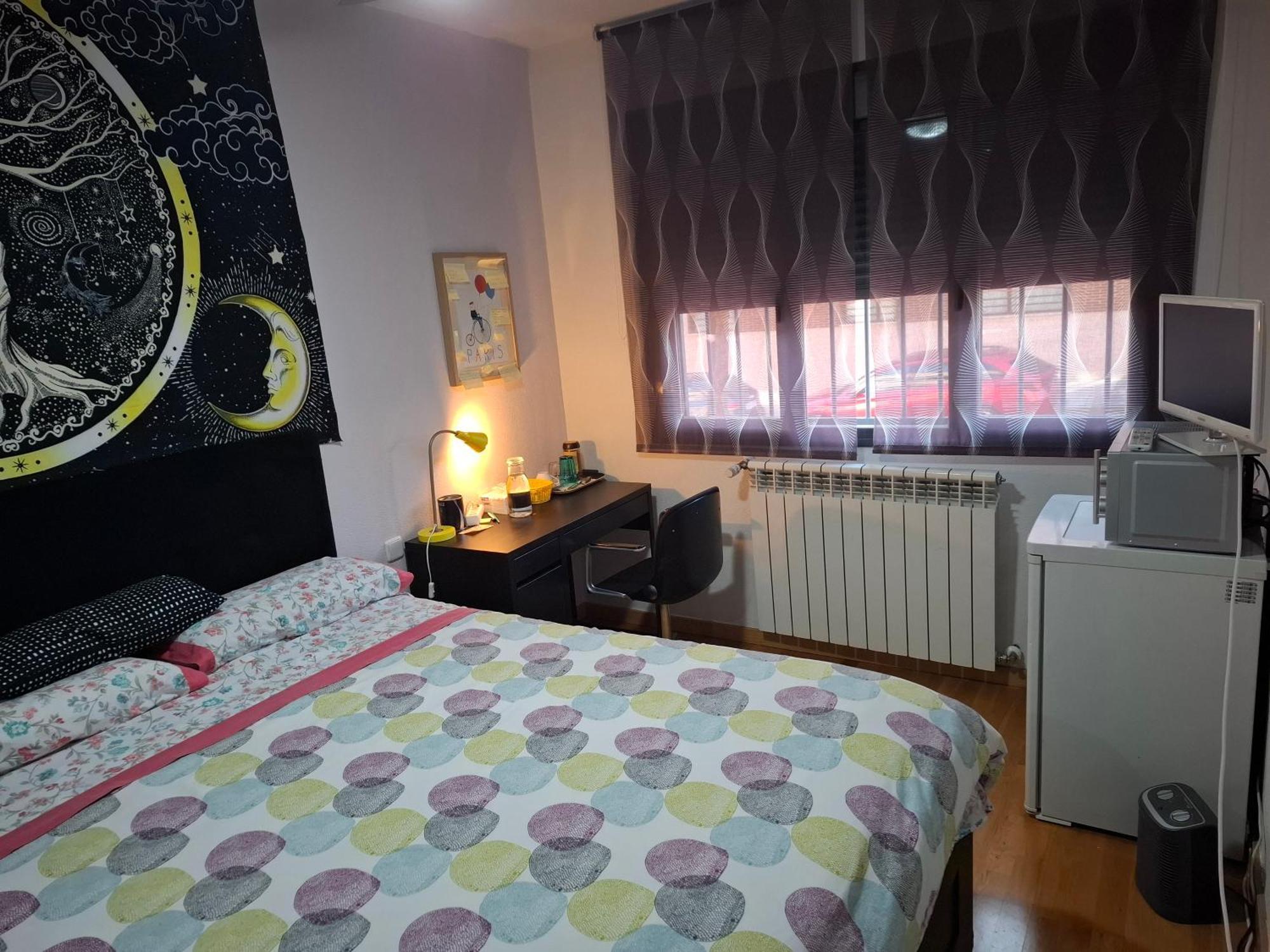 Habitaciones Individuales Wifi Tv Microondas Cerca Del Aeropuerto Madrid Habitacion Grande Wc Privado O Habitacion Pequena Wc Compartido Muy Tranquilas Bien Comunicadas Tren Metro Bus Facil Aparcamiento San Sebastián de los Reyes Dış mekan fotoğraf