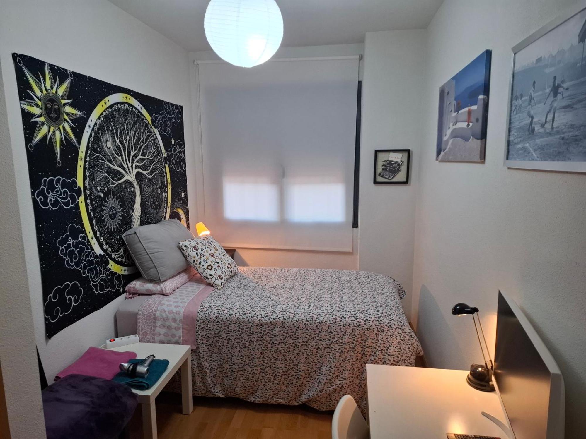 Habitaciones Individuales Wifi Tv Microondas Cerca Del Aeropuerto Madrid Habitacion Grande Wc Privado O Habitacion Pequena Wc Compartido Muy Tranquilas Bien Comunicadas Tren Metro Bus Facil Aparcamiento San Sebastián de los Reyes Dış mekan fotoğraf