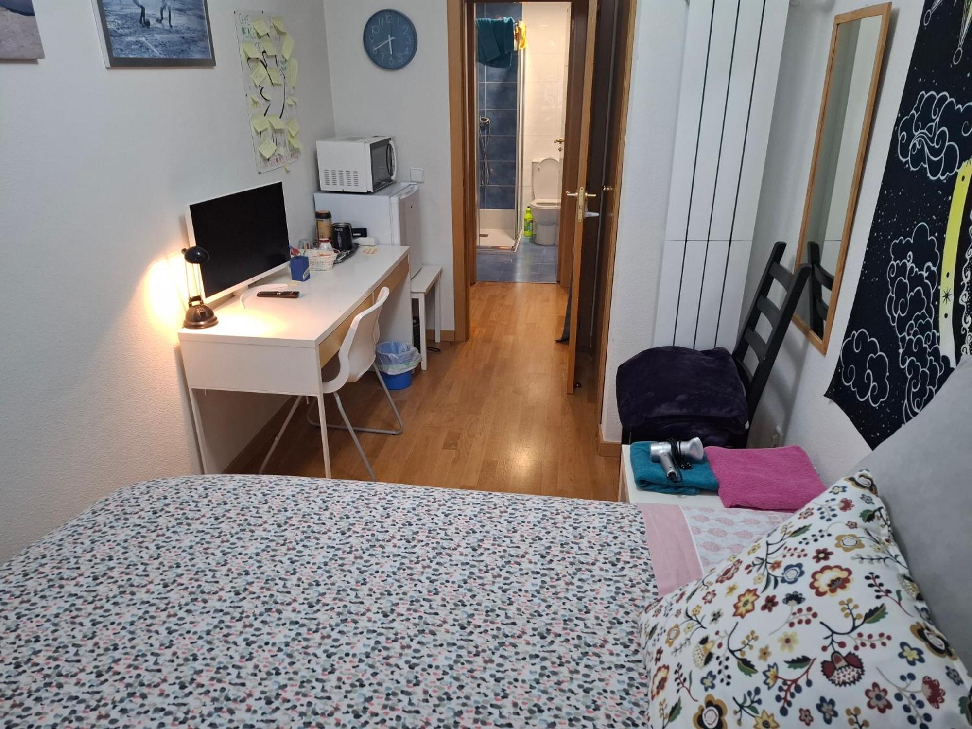 Habitaciones Individuales Wifi Tv Microondas Cerca Del Aeropuerto Madrid Habitacion Grande Wc Privado O Habitacion Pequena Wc Compartido Muy Tranquilas Bien Comunicadas Tren Metro Bus Facil Aparcamiento San Sebastián de los Reyes Dış mekan fotoğraf