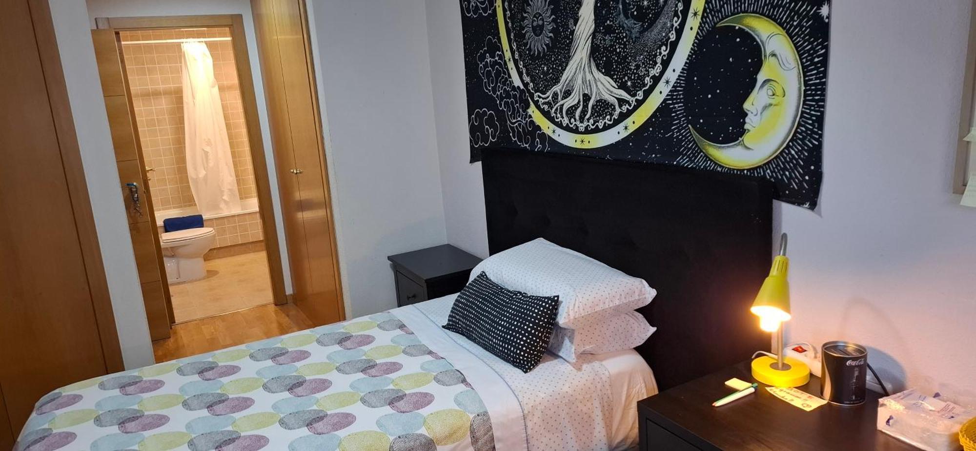 Habitaciones Individuales Wifi Tv Microondas Cerca Del Aeropuerto Madrid Habitacion Grande Wc Privado O Habitacion Pequena Wc Compartido Muy Tranquilas Bien Comunicadas Tren Metro Bus Facil Aparcamiento San Sebastián de los Reyes Dış mekan fotoğraf