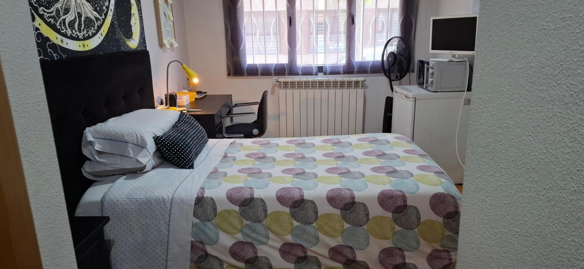 Habitaciones Individuales Wifi Tv Microondas Cerca Del Aeropuerto Madrid Habitacion Grande Wc Privado O Habitacion Pequena Wc Compartido Muy Tranquilas Bien Comunicadas Tren Metro Bus Facil Aparcamiento San Sebastián de los Reyes Dış mekan fotoğraf
