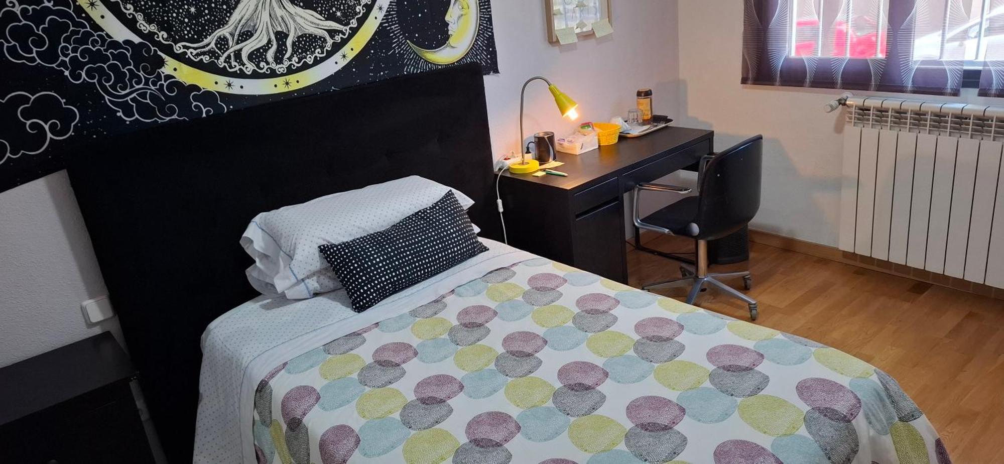 Habitaciones Individuales Wifi Tv Microondas Cerca Del Aeropuerto Madrid Habitacion Grande Wc Privado O Habitacion Pequena Wc Compartido Muy Tranquilas Bien Comunicadas Tren Metro Bus Facil Aparcamiento San Sebastián de los Reyes Dış mekan fotoğraf